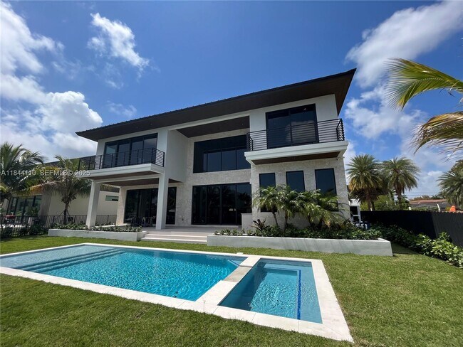 Building Photo - 13085 Coronado Terrace