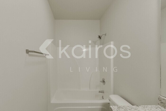 Building Photo - 6536 Roux Dr