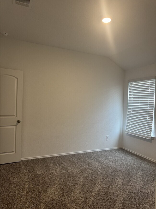Building Photo - 5005 Almond Ter Dr