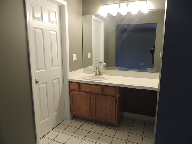 Building Photo - 404 Pinebrooke Cir