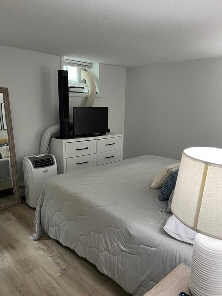 Building Photo - 205 Standish Ave