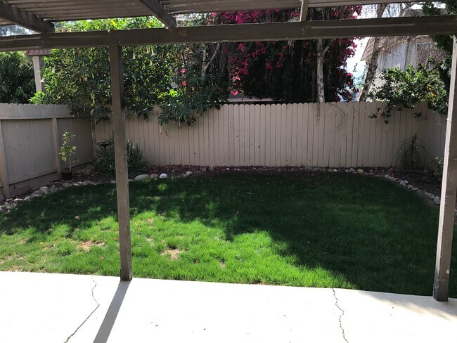 Building Photo - 440 W Santa Barbara St