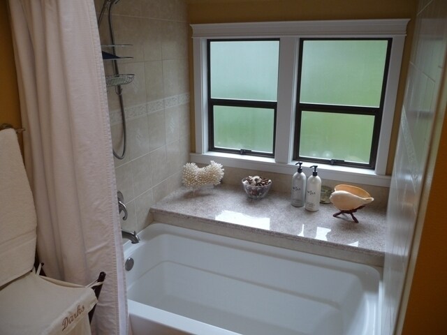 Building Photo - Spacious Somerset Home Near Top Schools an...