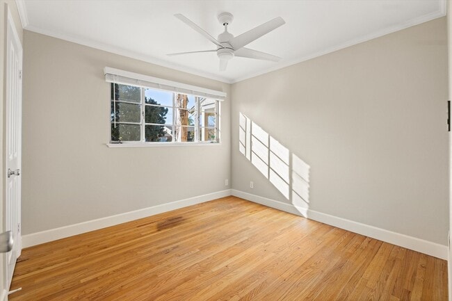 Building Photo - 504 Consuelo Dr