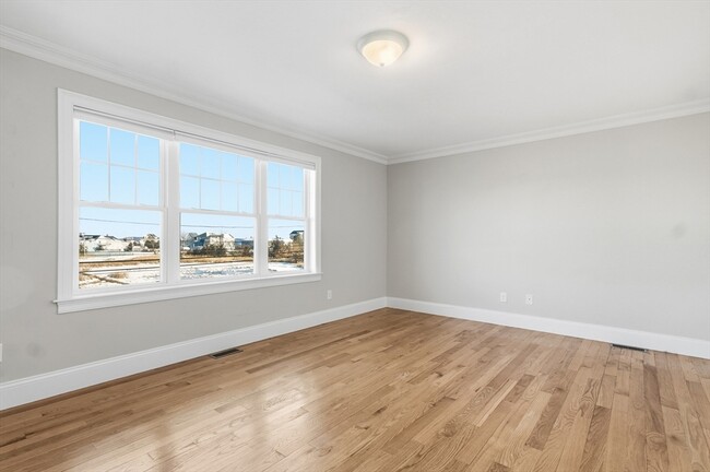 Building Photo - 597 Sea St