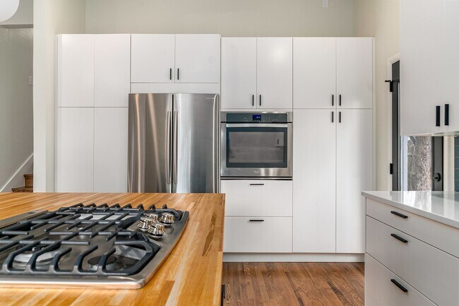 Building Photo - Beautiful 2 Bed 1 Bath House by CSU Campus!