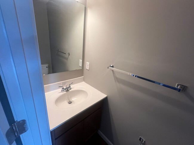 Building Photo - 106 Day Place 3BR/2.5BA (Trenton)