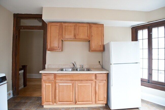 Building Photo - 2216 E Ivanhoe Pl