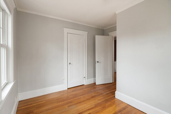 Building Photo - 110 Leonard St