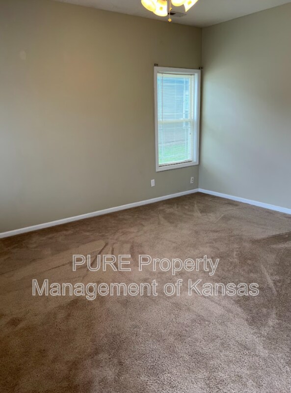 Building Photo - 2707 SE Taurus Ct