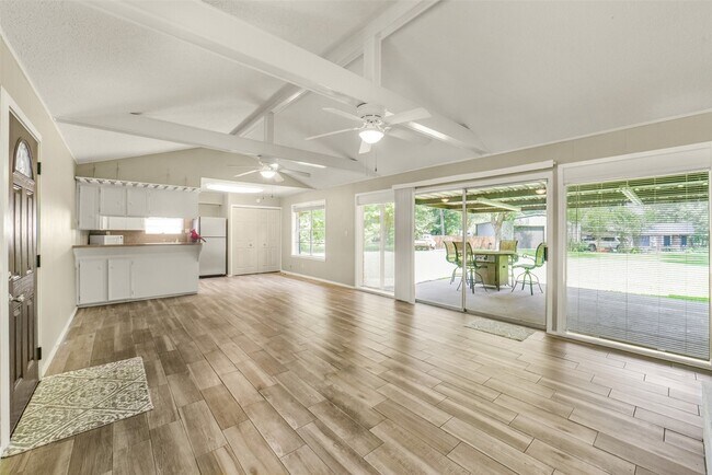 Building Photo - 23807 Red Oak Dr