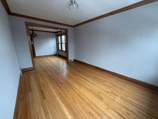 Building Photo - 5217 W Cuyler Ave