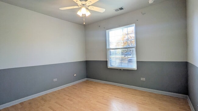 Building Photo - 1965 N Hicks Rd