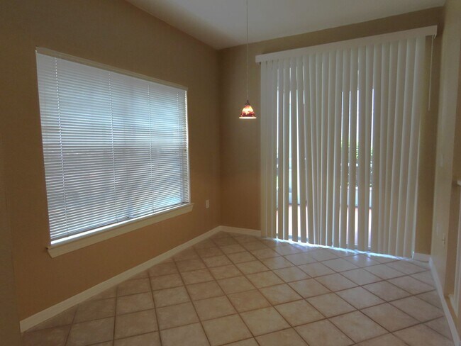 Building Photo - Orlando Park Central Gated Resort Style Co...