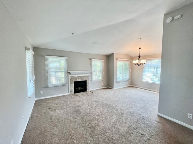 Building Photo - Gorgeous Condo for rent in Tustin Ranch