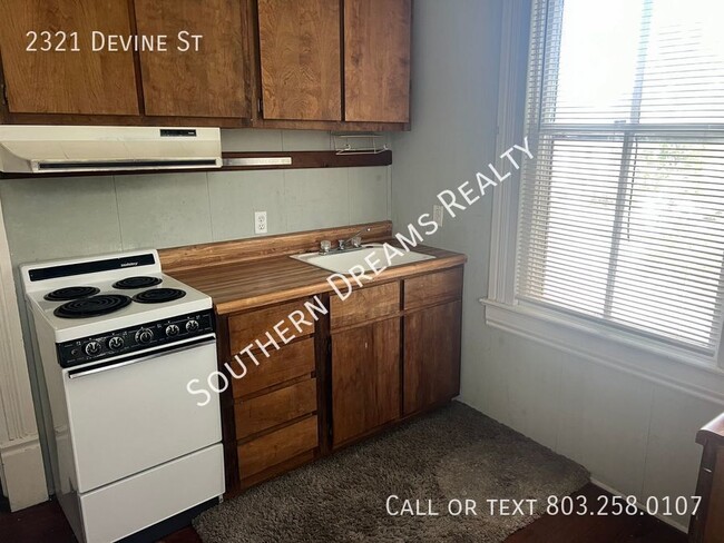 Building Photo - Charming 2-Bedroom Home in Prime Devine St...