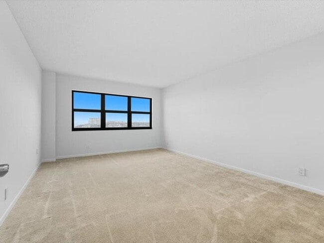 Building Photo - 4900 N Ocean Blvd