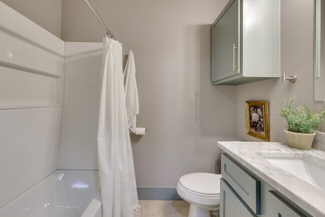 Building Photo - 2708 NW 11th St