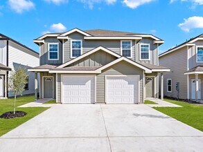 Building Photo - New Unit Available for Rent! Move In Speci...