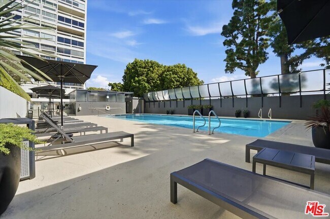 Building Photo - 2222 Ave of the Stars