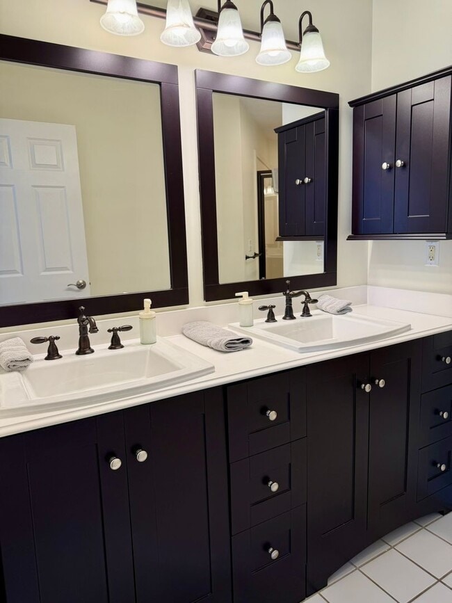 Building Photo - Townhouse within Walking Distance of Downtown Sugarhouse