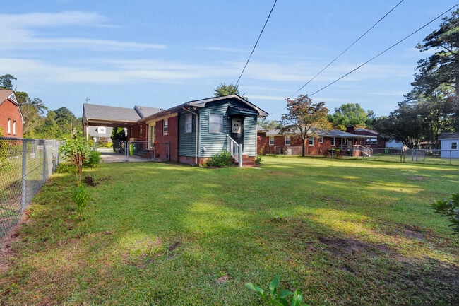 Building Photo - 2307 Woodland Ave