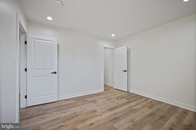 Building Photo - 555 S Marlyn Ave