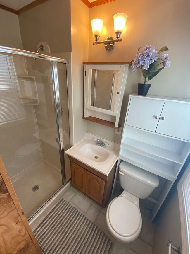 Building Photo - Advent - Stunning Three Bedroom House W/ T...