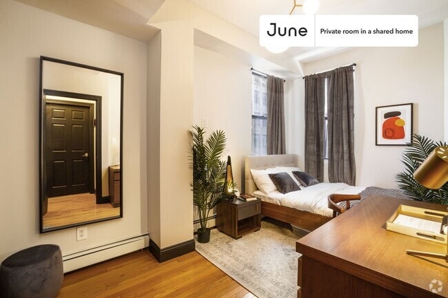 Building Photo - 356 W 39th St