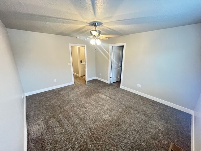 Building Photo - Cedar Bend End Unit