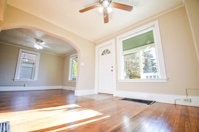 Building Photo - Beautiful 4 Bed 2 Bath Home in NE Portland!