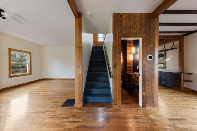 Building Photo - 3 Bedroom, 2.5 Bathroom Home with Exquisite Design