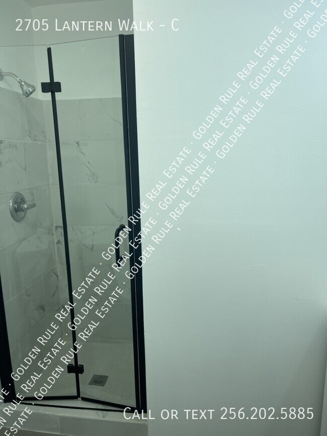 Building Photo - 2705 Lantern Walk SE