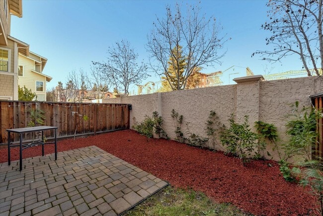 Building Photo - LUXURY TOWNHOME IN SUNNYVALE | 2014 BUILD