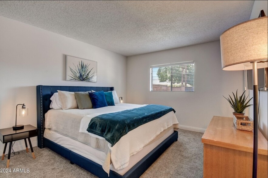 Building Photo - 1015 E Concorda Dr