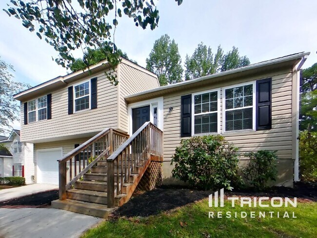 Building Photo - 64 Sweet Thorne Cir