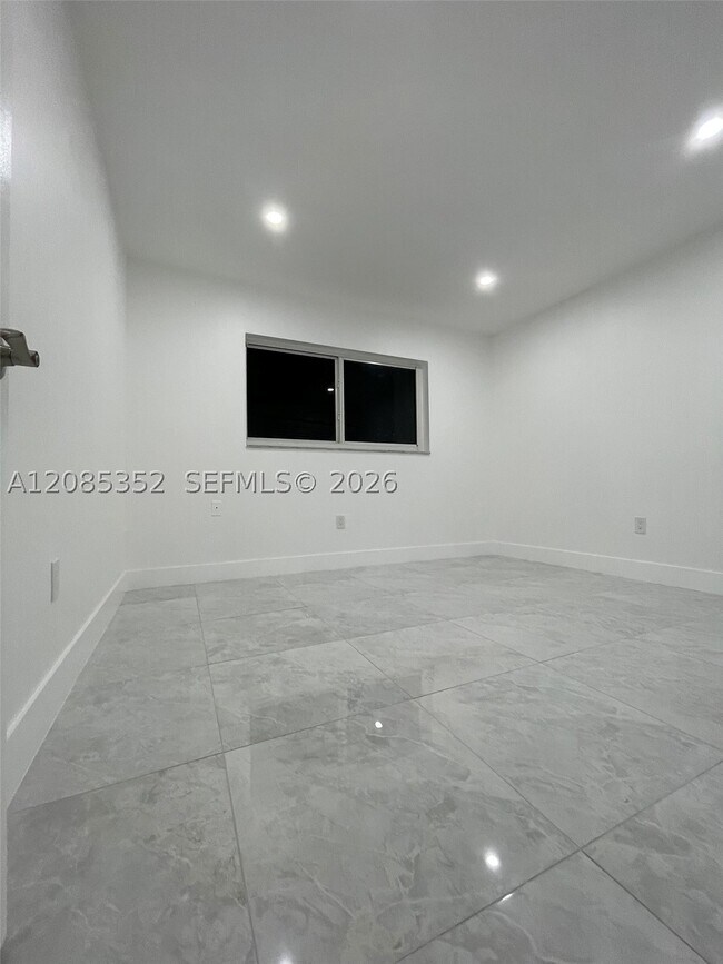 Building Photo - 6070 W 19th Ave