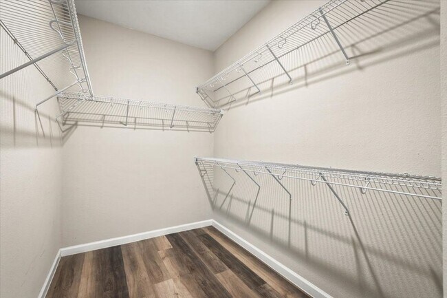 Building Photo - Beautiful 3/2 with Fully Fenced Backyard a...