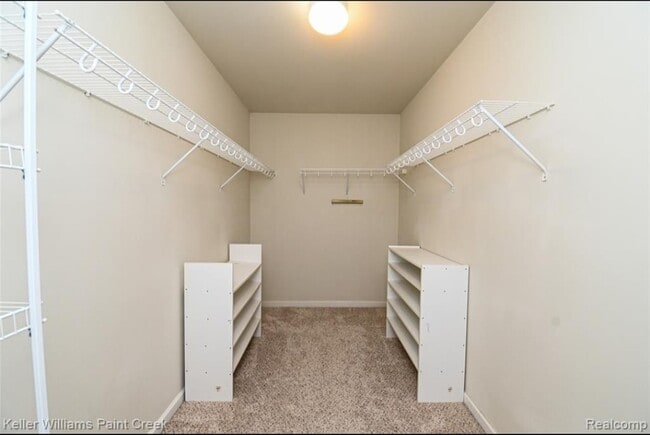 Building Photo - 5995 Branch Dr