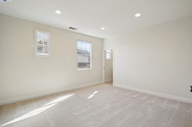 Building Photo - 454 Bengali Ct
