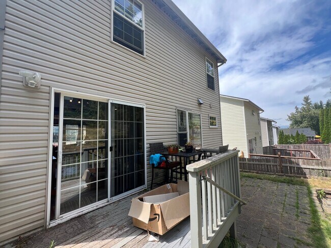 Building Photo - 3 Bed 1.5 half bath House Close to WWU and...