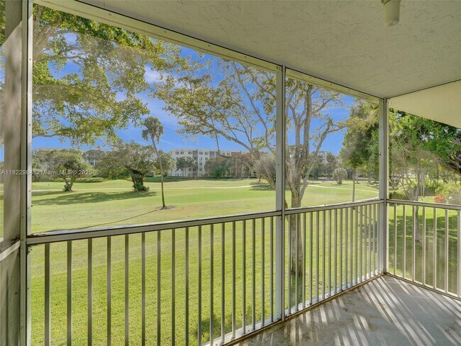 Building Photo - 3700 Oaks Clubhouse Dr