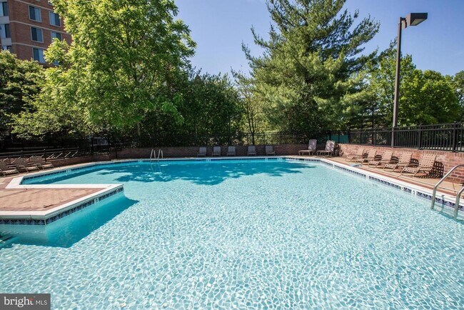 Building Photo - Condo at The Chase in Downtown Bethesda!  Pool, Balcony & Next to Metro!