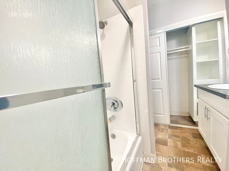 Building Photo - 5555 Carlton Way