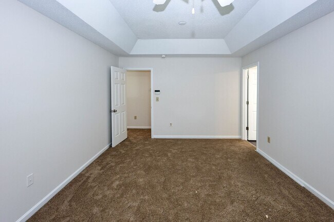 Building Photo - 230 Amal Dr SW