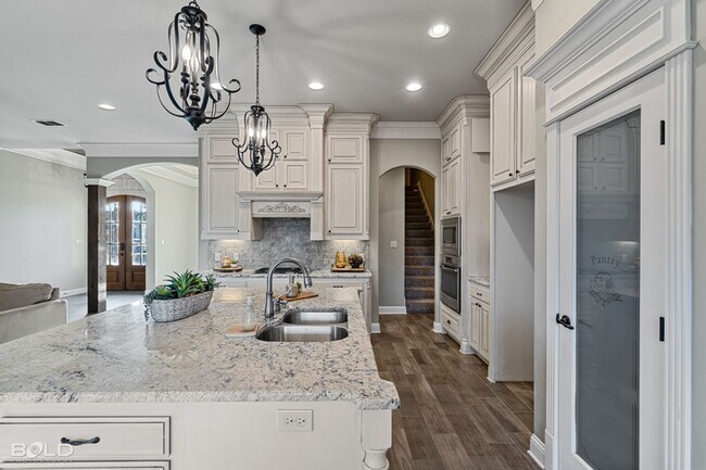 Building Photo - Beautiful 3 Bed 2 Bath Home Right Off of S...