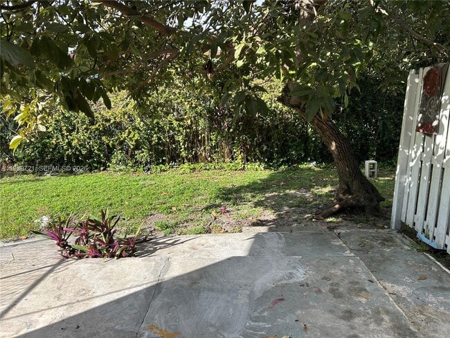 Building Photo - 15020 NE 6th Pl