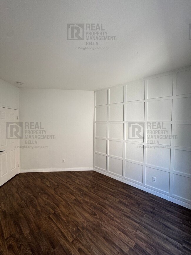 Building Photo - 23 Bella Donaci