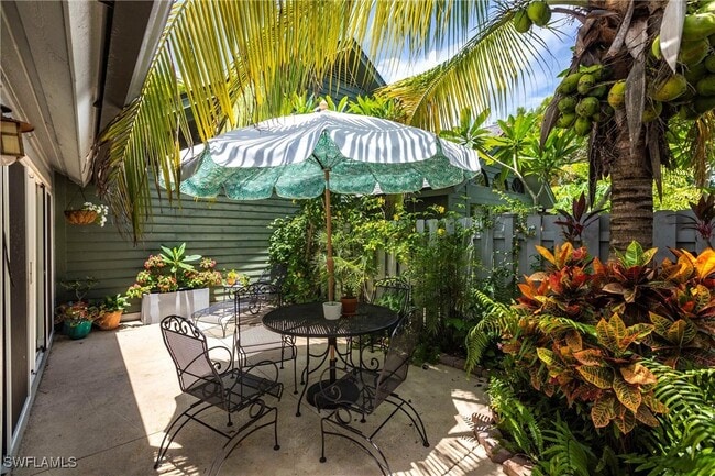 Building Photo - 1323 Solana Rd