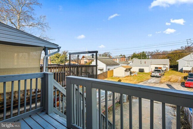 Building Photo - 165 Hampshire Rd